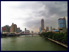 Haizhu district (right), Jiefang Bridge and Yuexiu district (left) seen from Haizhu Bridge, a bridge across the Pearl River.